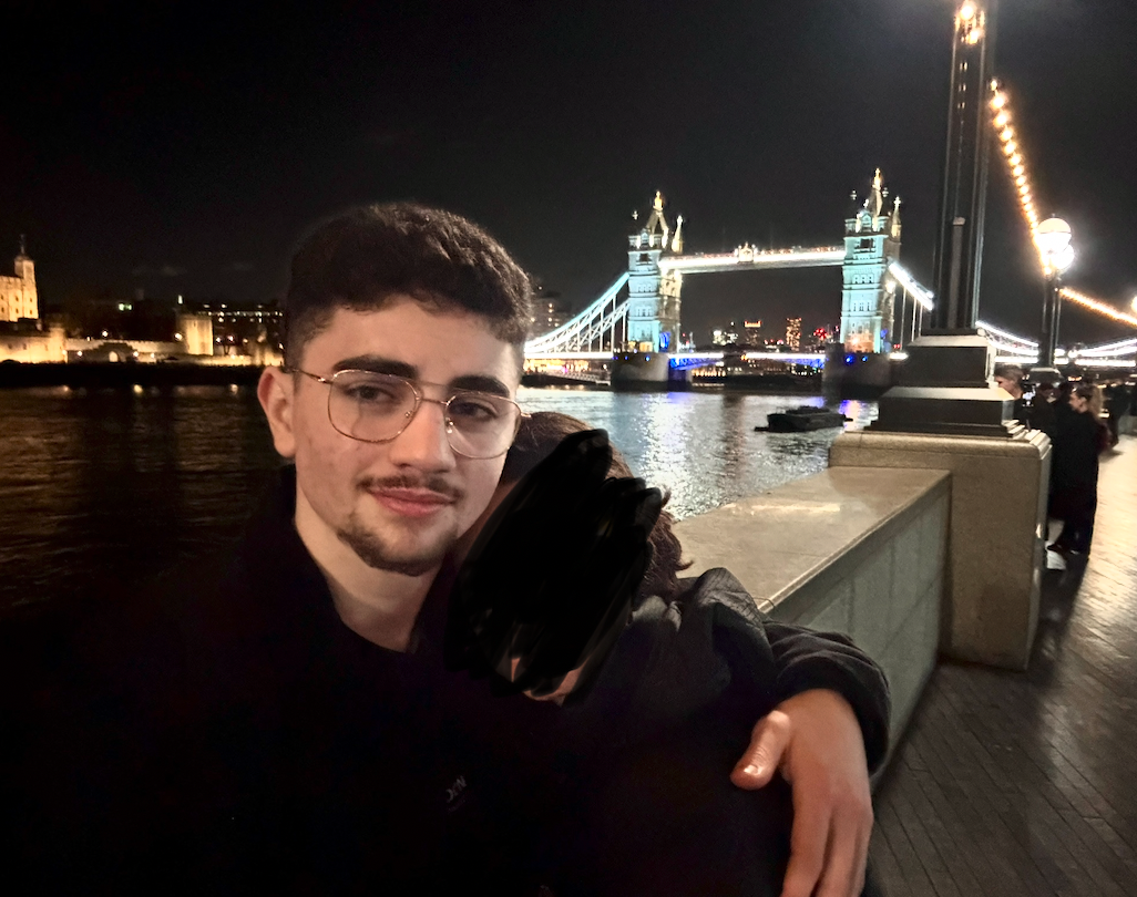 Londres avec ma copine devant Tower Bridge